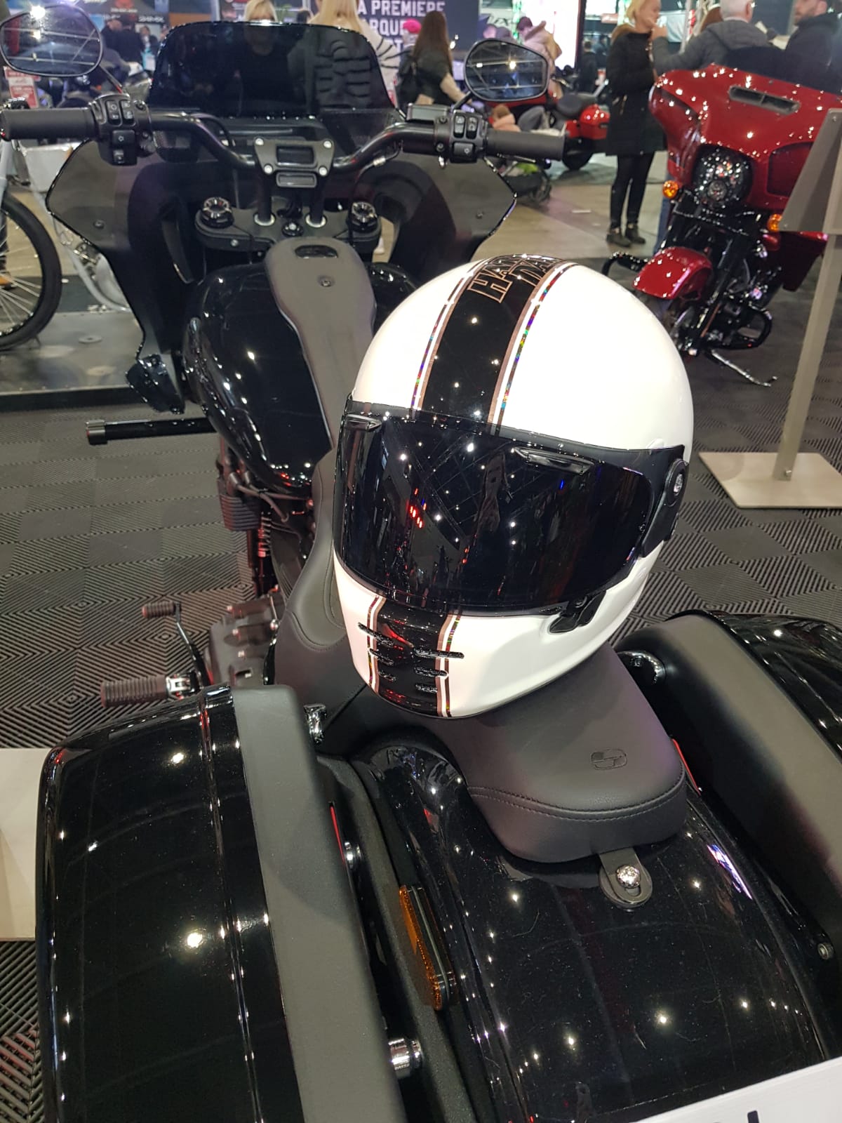 Casque Arai Moto Concept-X aux couleurs HD