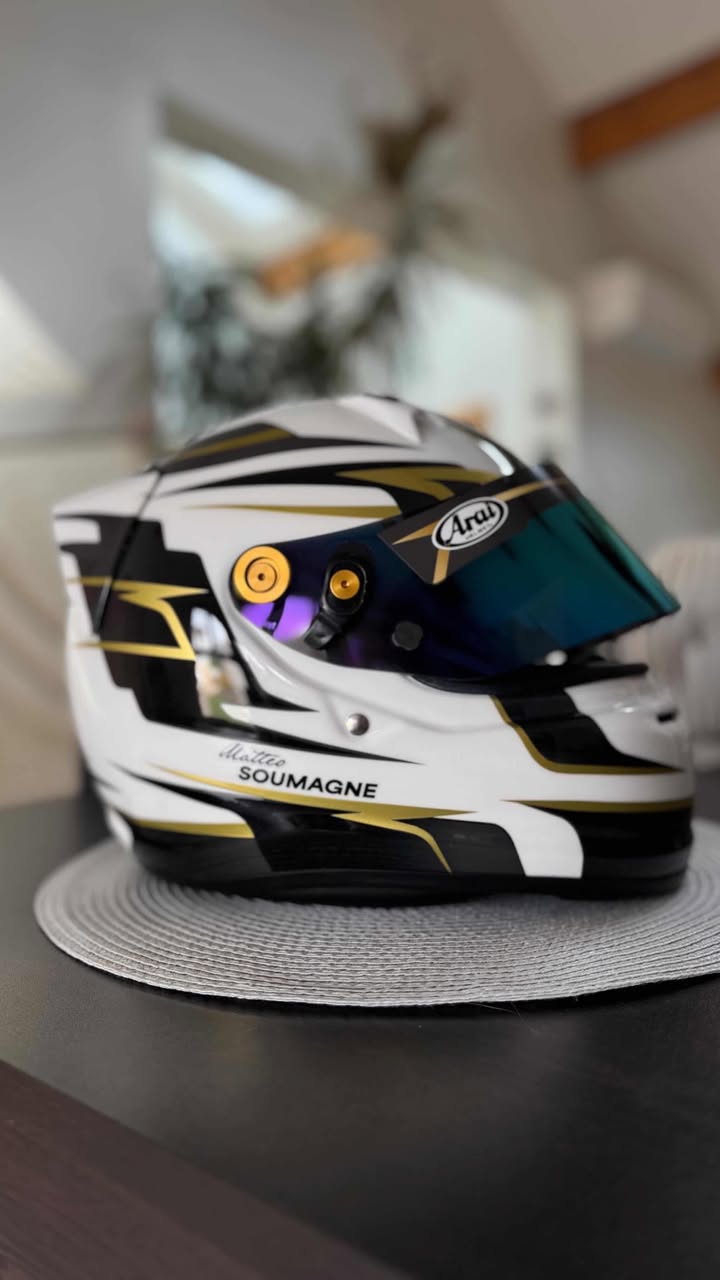 Casque Arai de karting personnalisé